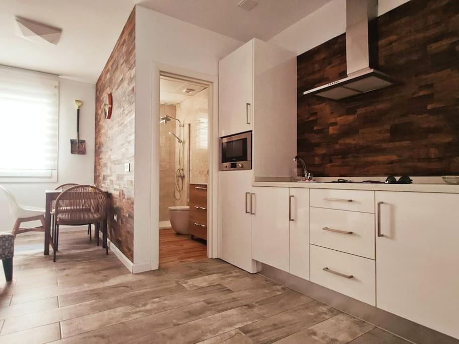 Jos'S House. Thai Loft 50Mt To La Carihuela Beach 토레몰리노스 외부 사진